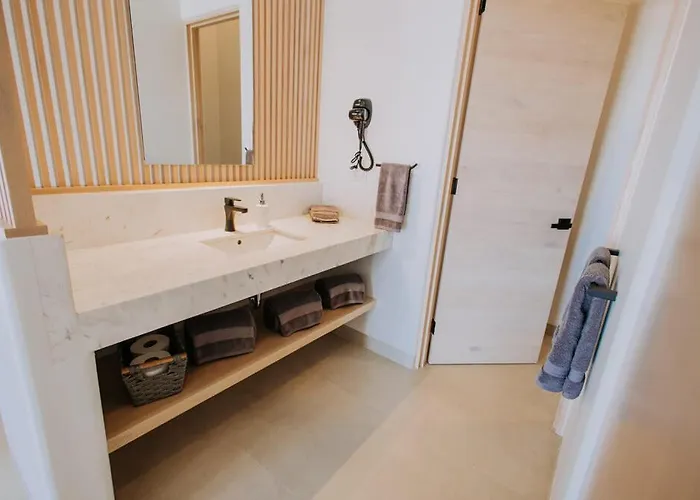 605 Tower Downtown Cabo Apartment *